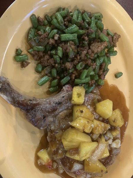 Pork chop with green beans and pineapple