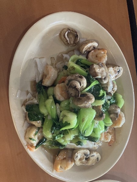 Shrimp with mushrooms and bok choy